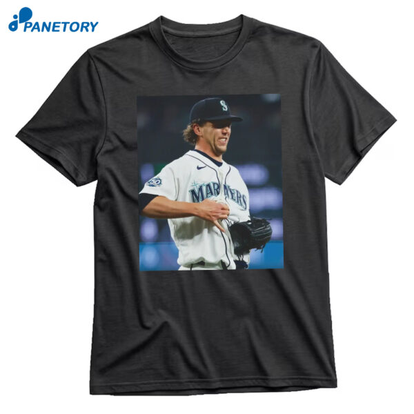 Mariners Catch Ball In T-Shirt